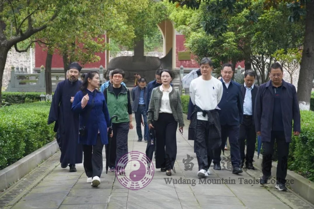上海市松江区人大常委会副主任钱秋萍一行调研静乐宫及武当山道教学院